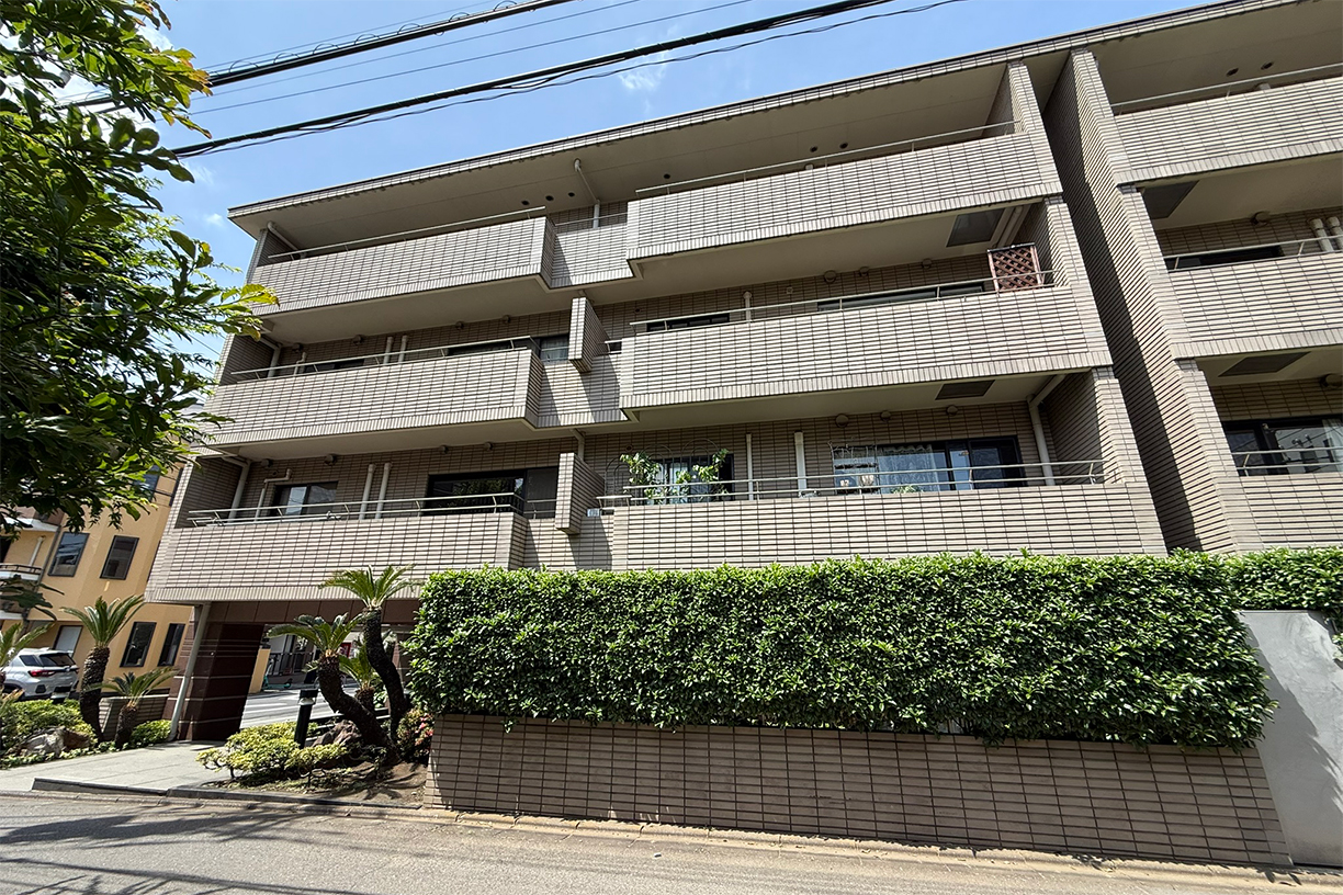 公園ビューで陽当たり良好。駅周辺には商店街も充実し便利さと閑静を兼ね備えた立地